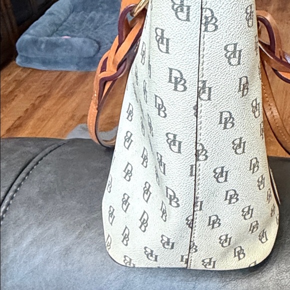 Dooney & Bourke White and Brown Tote Bag - Picture 5 of 13